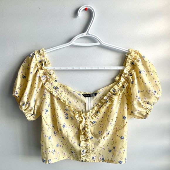 💖(2 for $15)💖 Buttercup Floral Puff Sleeved Top - Picture 2 of 4